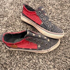 Women's Gray and Red Star Sneakers